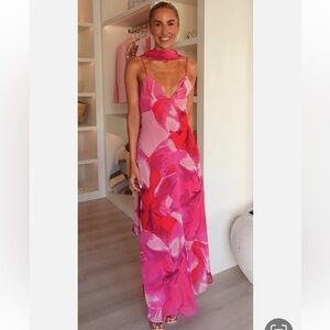 NWT ZARA BLOGGER FAV  DRESS size S and M 
🚨FIRM PRICE NO DISCOUNT